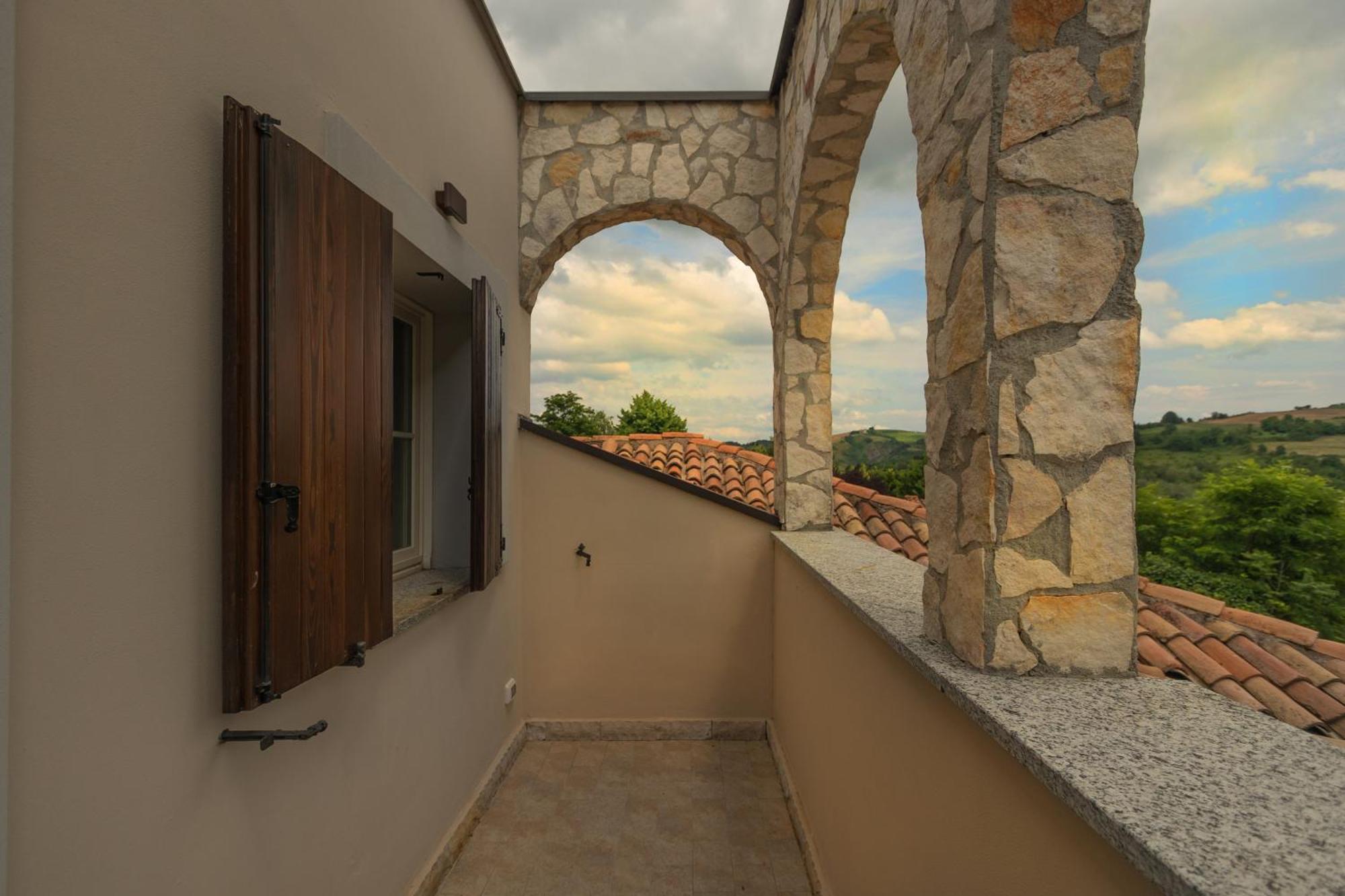 Luce Boutique Hotel Fortunago Εξωτερικό φωτογραφία